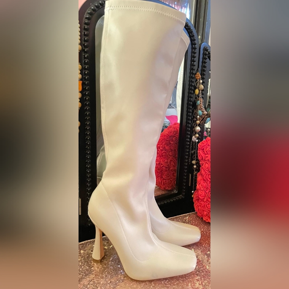 Charlotte Russe White Heeled Boots Sleek Minimalist Design